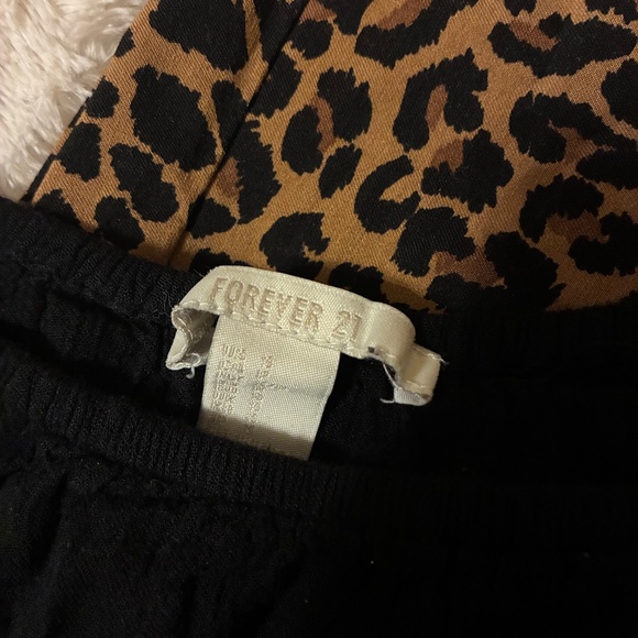 Forever 21 Other - Forever 21 cropped baggy shirt with leopard print jeggins